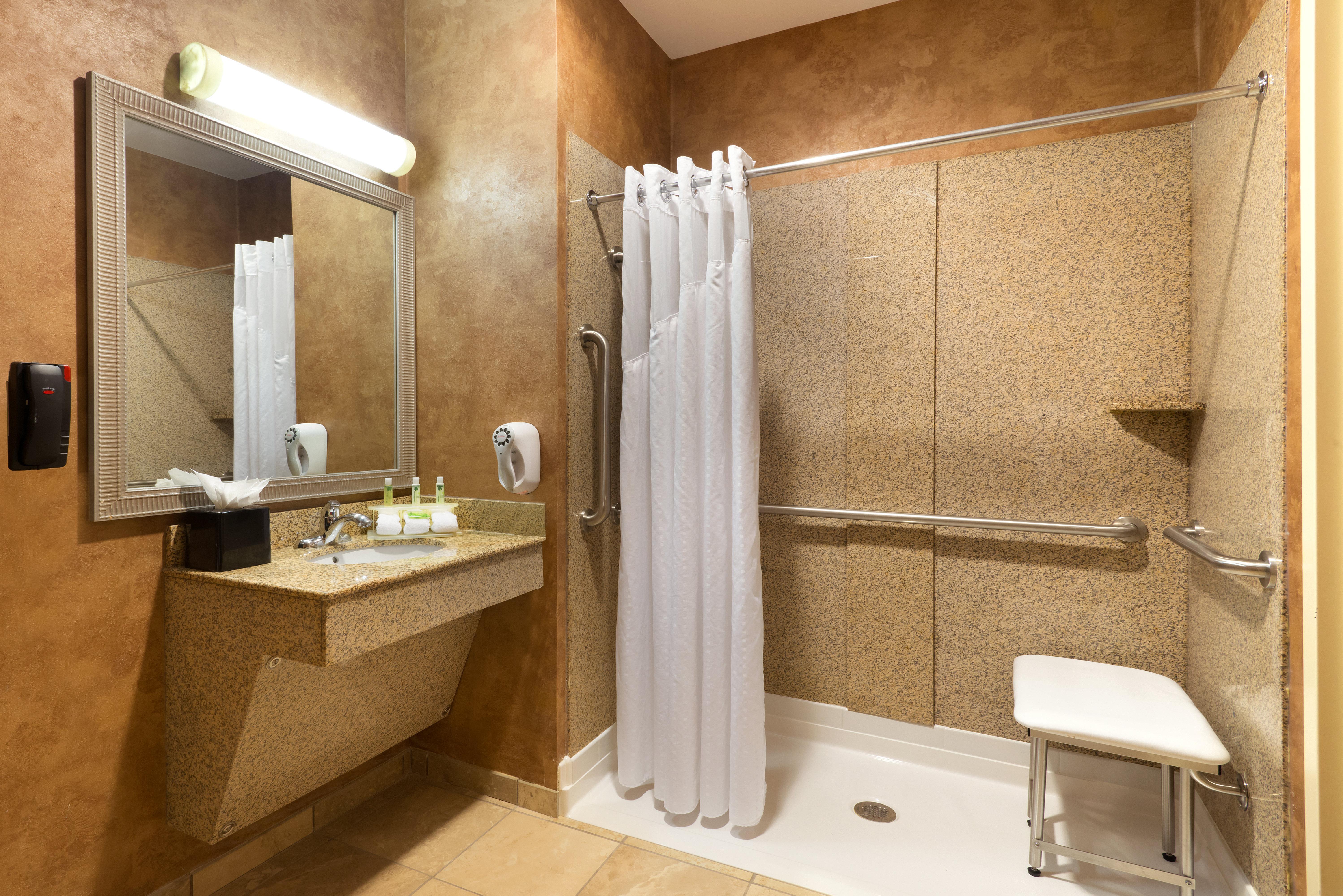 Express West By Ihg Hotel 2*