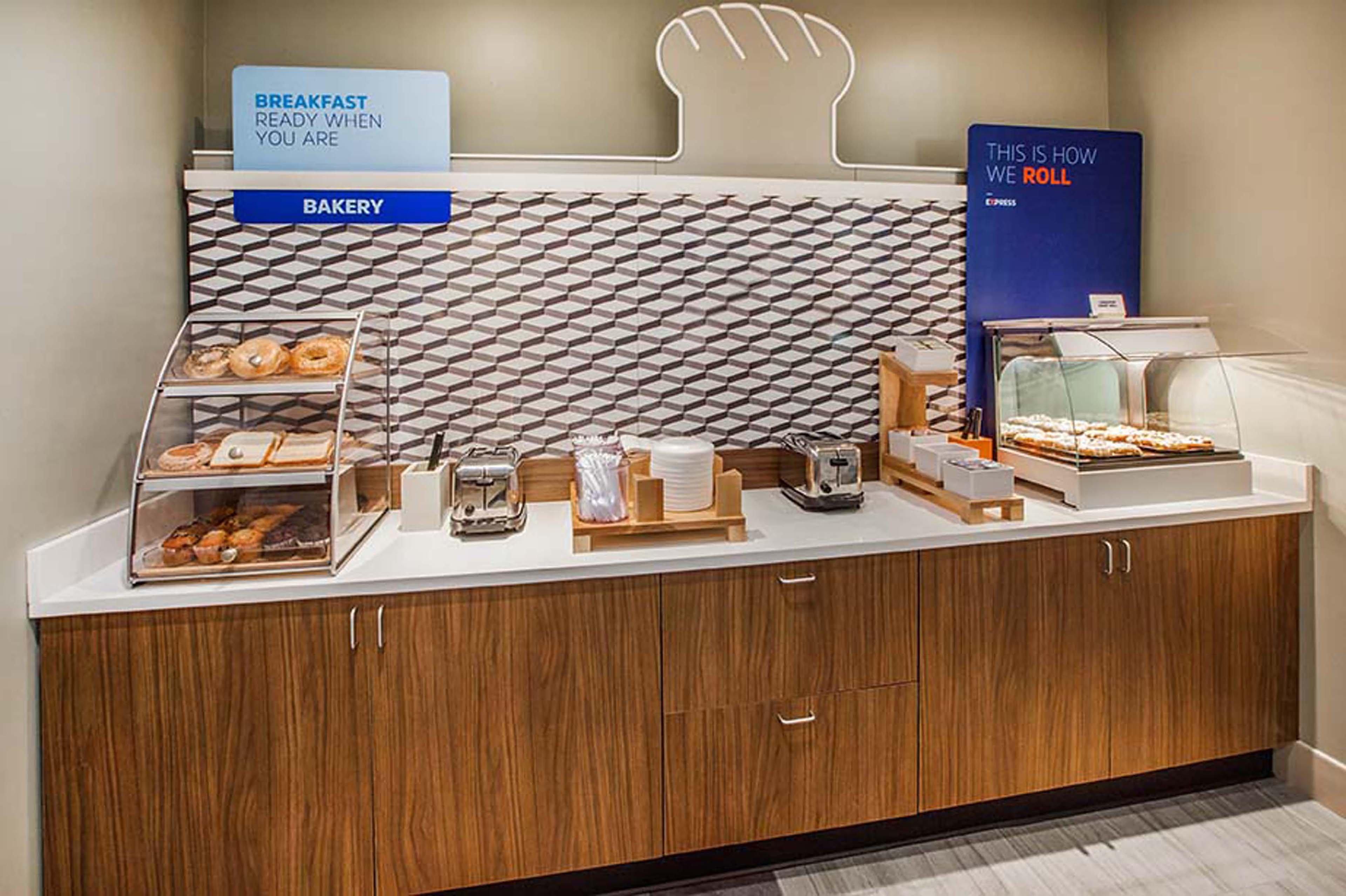 Express West By Ihg Little Rock