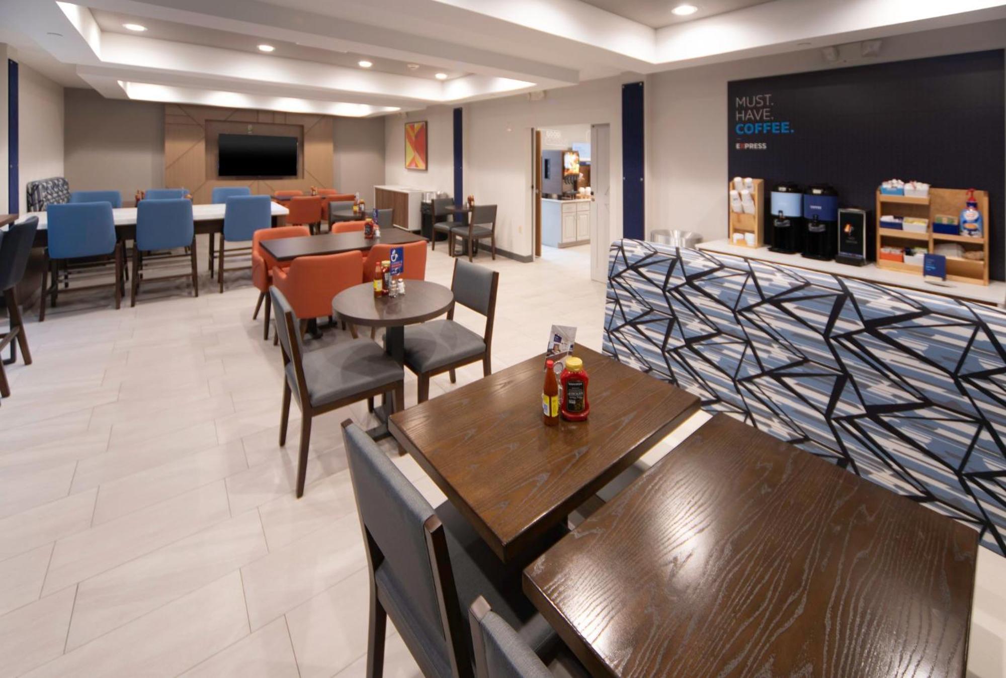 Hotel Express West By Ihg Little Rock