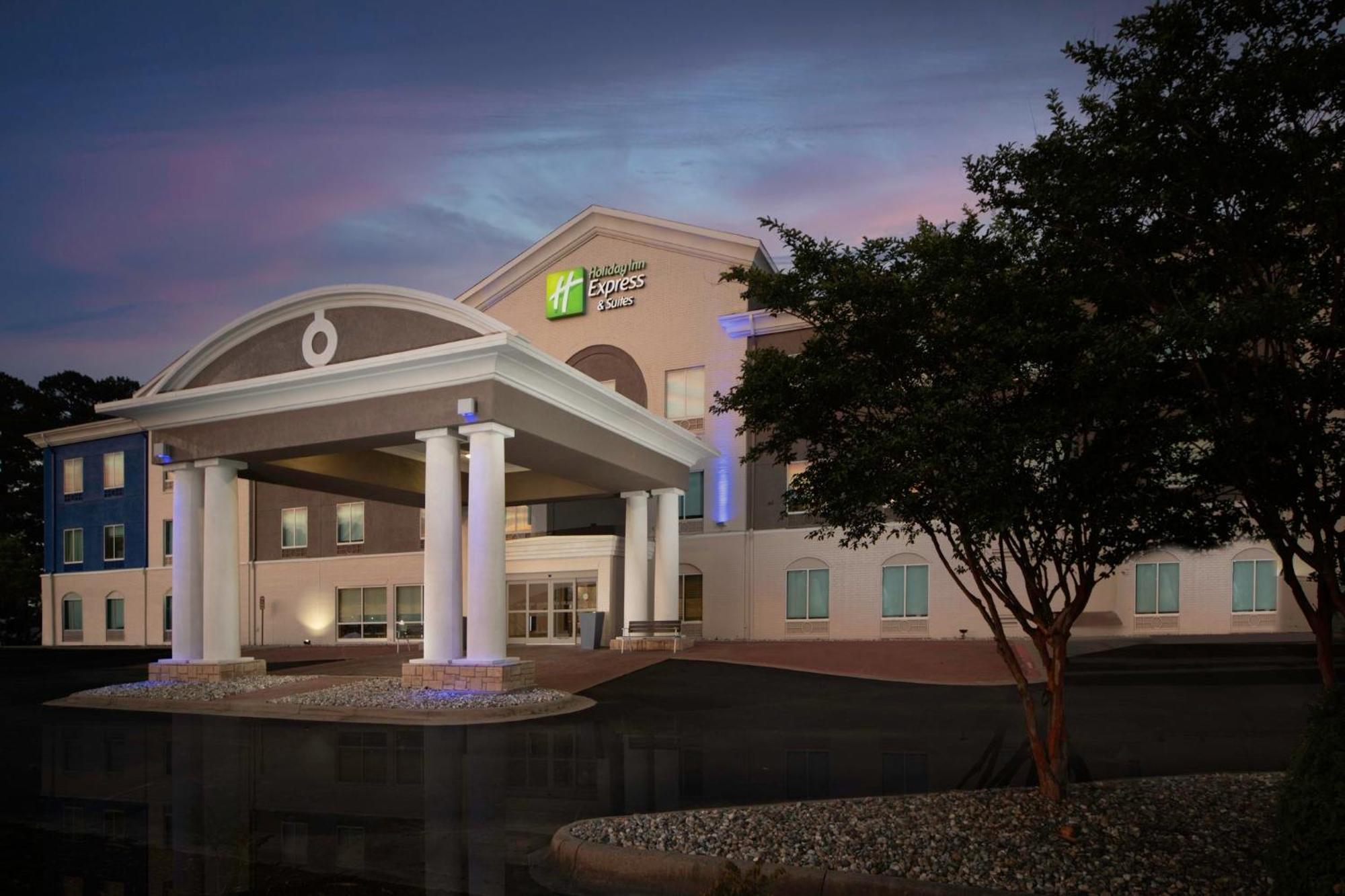 Express West By Ihg Hotel