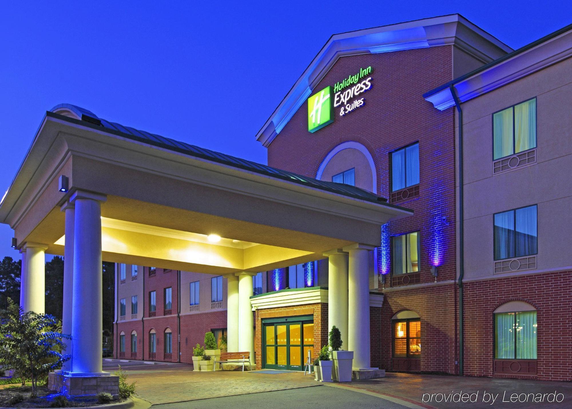 Express West By Ihg Hotel