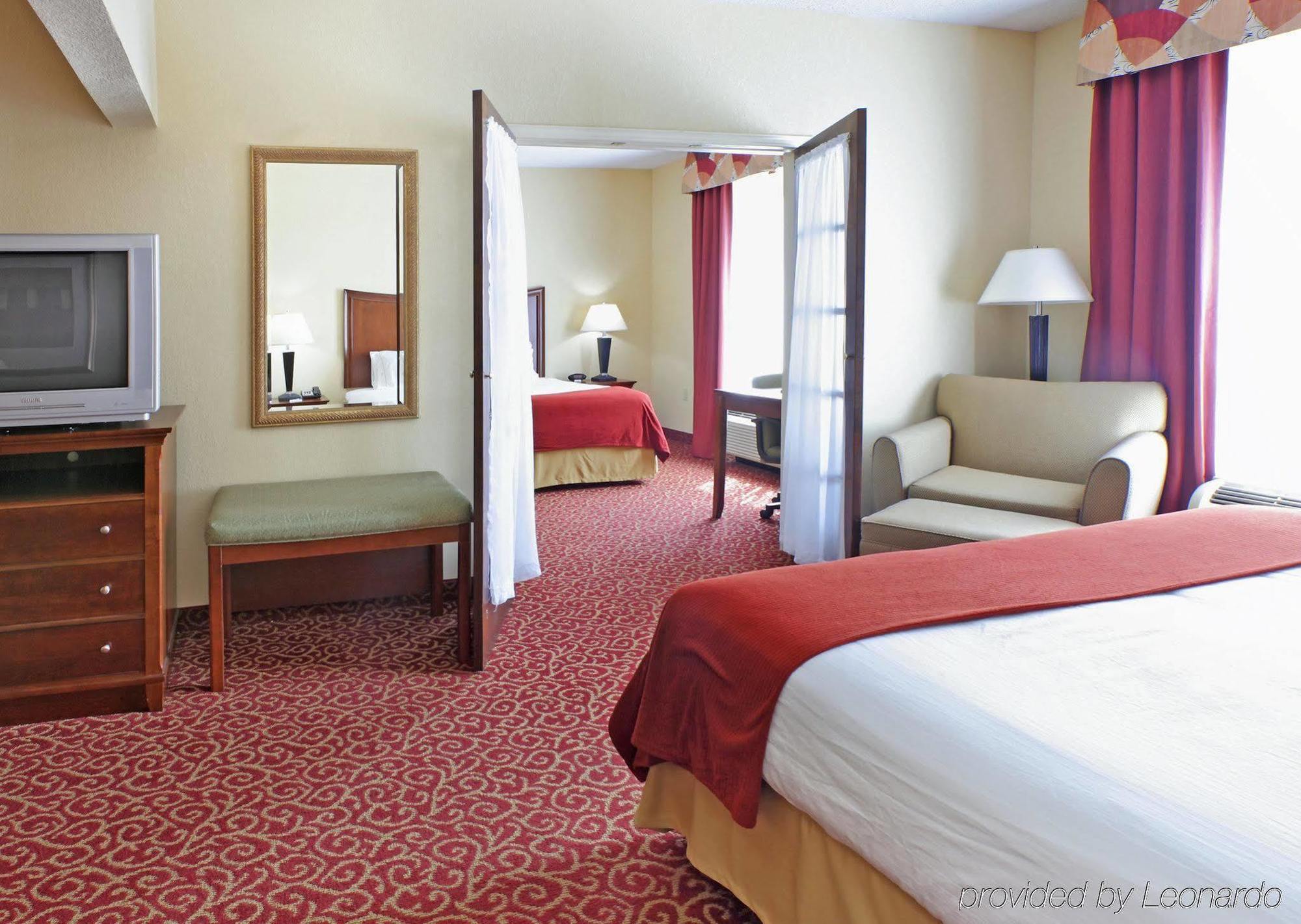 Express West By Ihg Hotel Little Rock