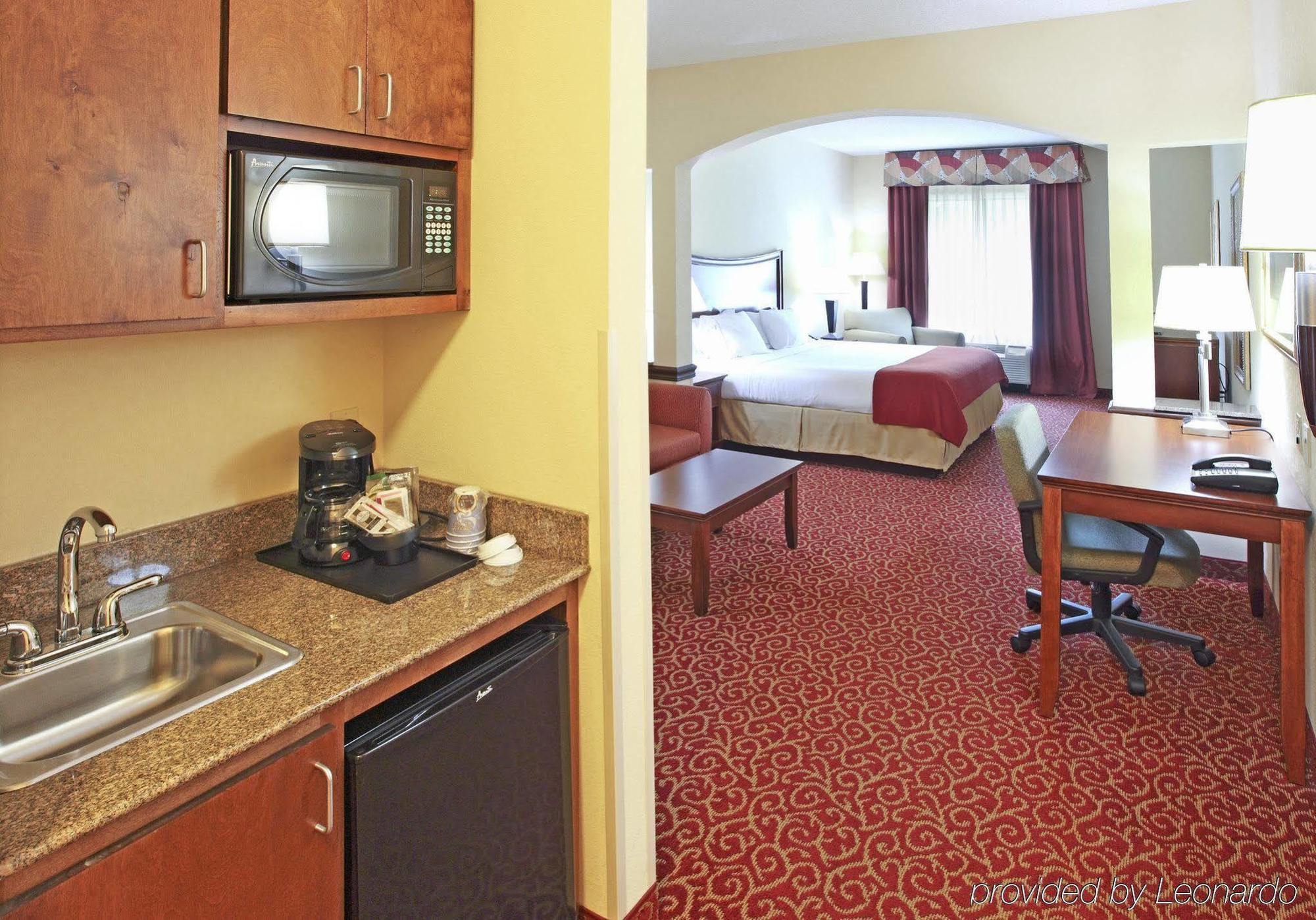 Express West By Ihg Hotel Little Rock