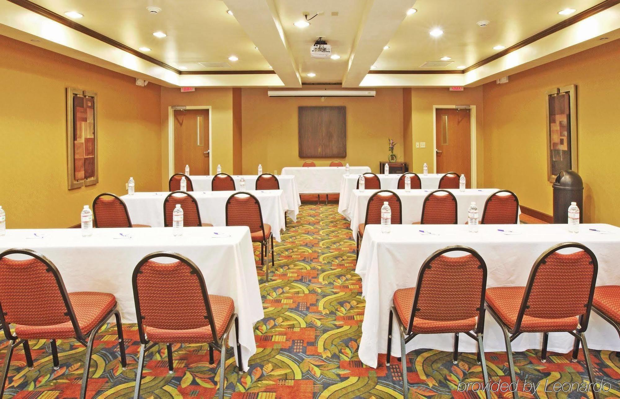 Express West By Ihg 2*